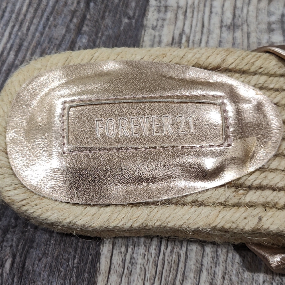 Forever 21 Women's Rose Gold Slides Sandals, Size 6 - Picture 6 of 6